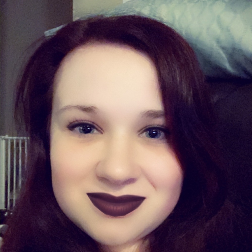 Meet your Posher, Chloe